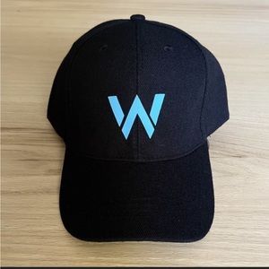 Minimalist Williams hat